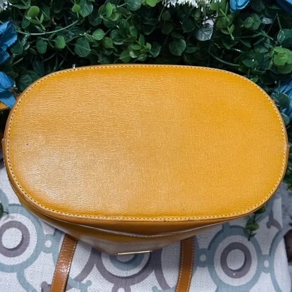 Vintage Burberrys Mustard Leather Satchel – Equestrian Knight - Picture 9 of 16